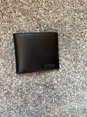 Breed Men’s Black Genuine Leather Bi-Fold Wallet - New, in Box.